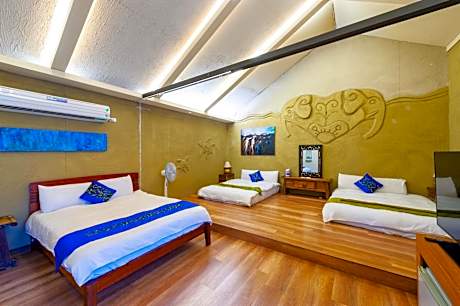 Deluxe Family Room with Garden View
