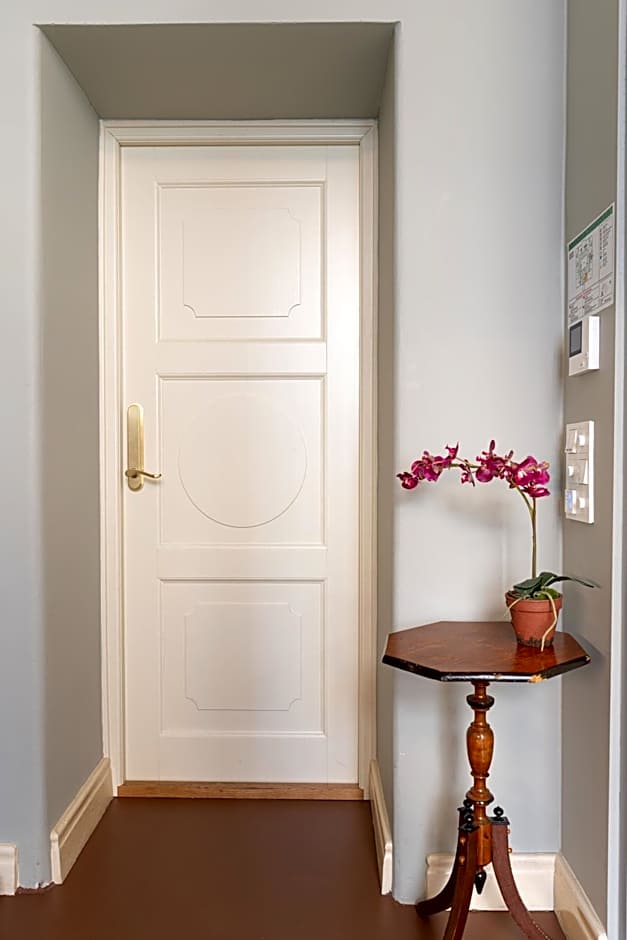 The Apartments Company - The Sweet