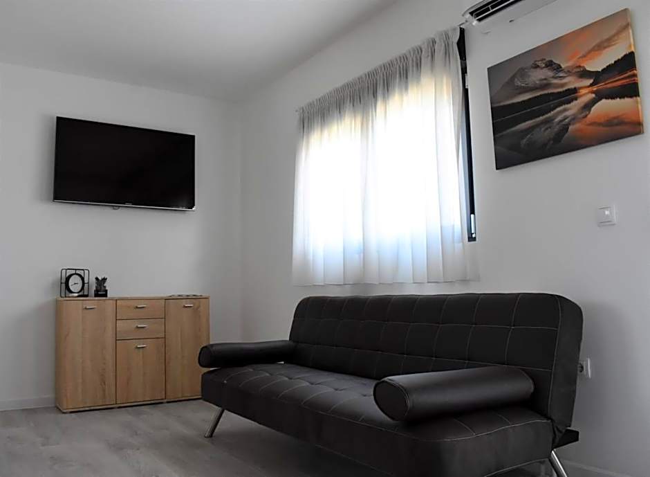 Filipovic rent a car & apartments