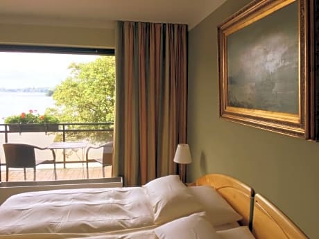 Double Room with Balcony and Lake View