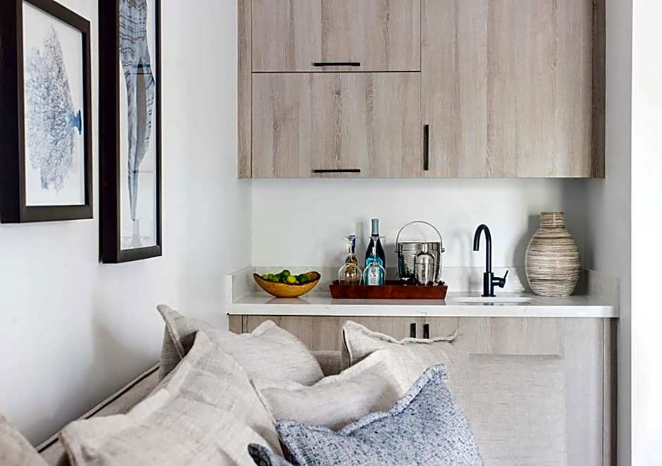 Parrot Key Hotel & Villas