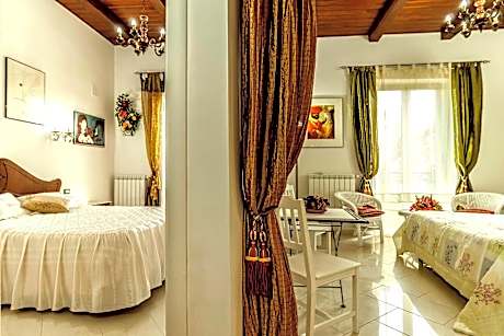 Quadruple Room with Private Bathroom