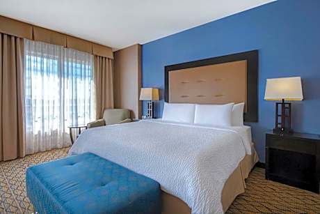 Standard King Room - Communications Accessible