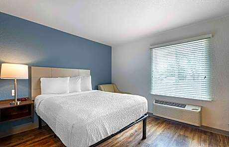 Standard Queen Room - Non-Smoking