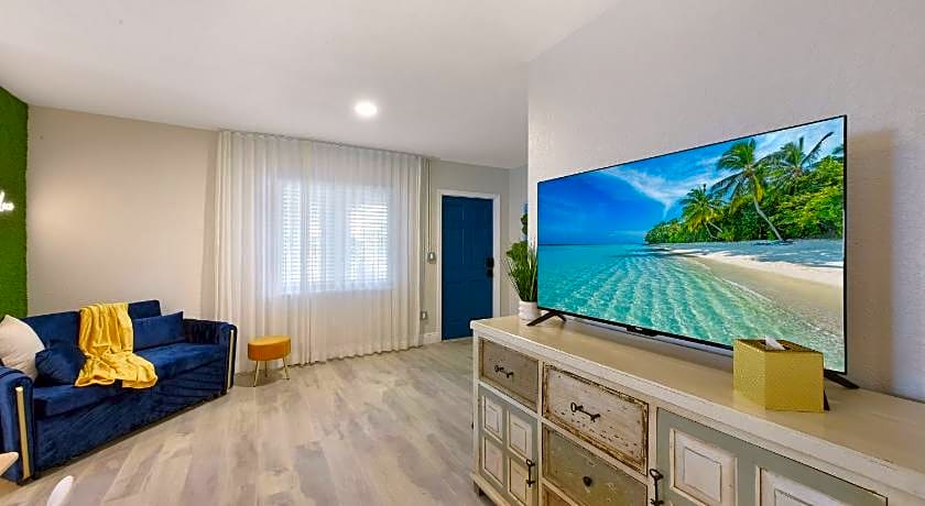 Palm Cove Motel