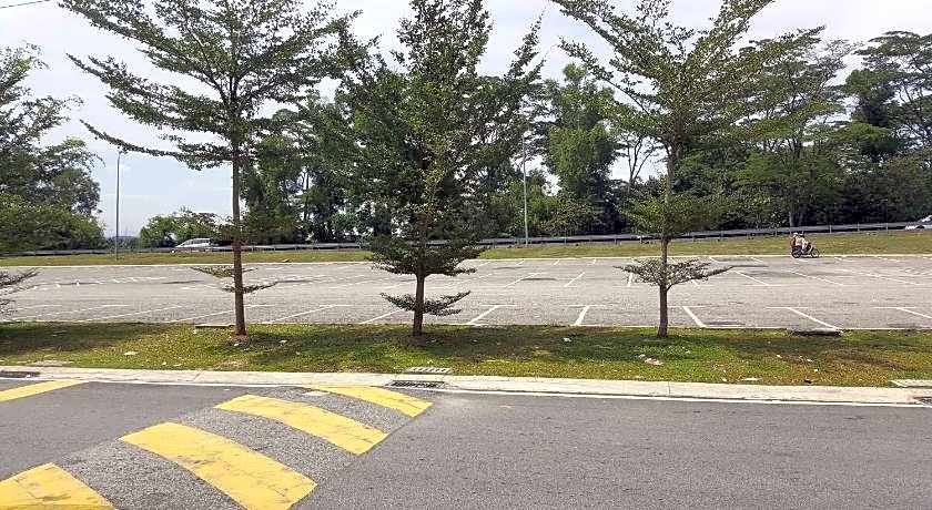 9 Square Hotel - Sri Kembangan