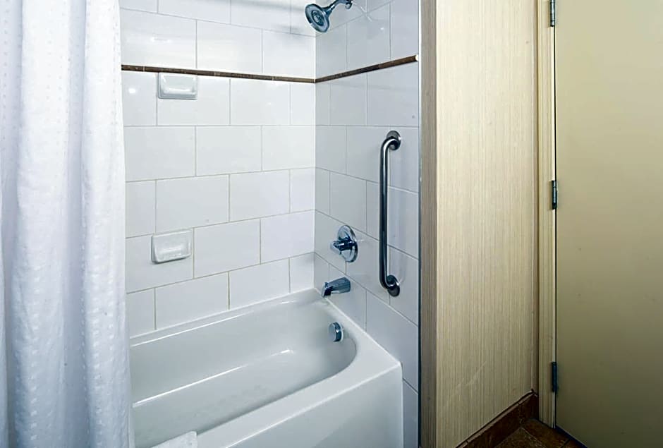 Holiday Inn Express Hotel & Suites Edson By IHG