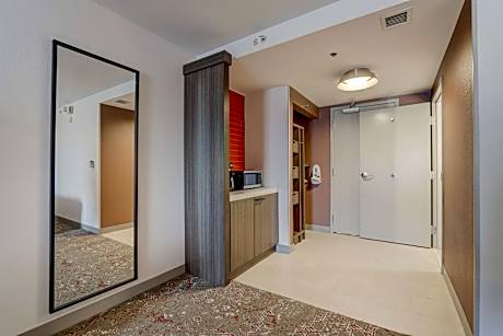 Queen Room with Two Queen Beds and Accessible Tub - Mobility Access