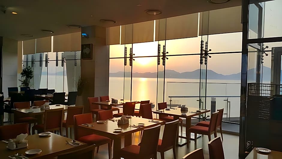 Hidden Bay Hotel.