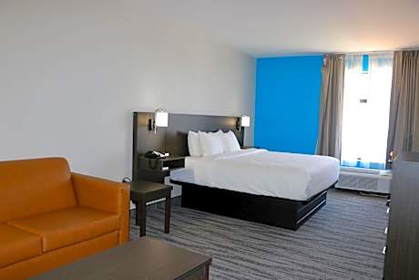 1 King Bed, Suite, Nonsmoking