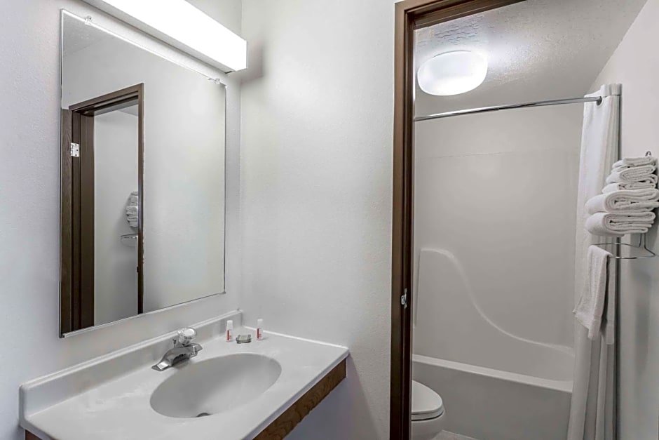 Super 8 by Wyndham Rexburg