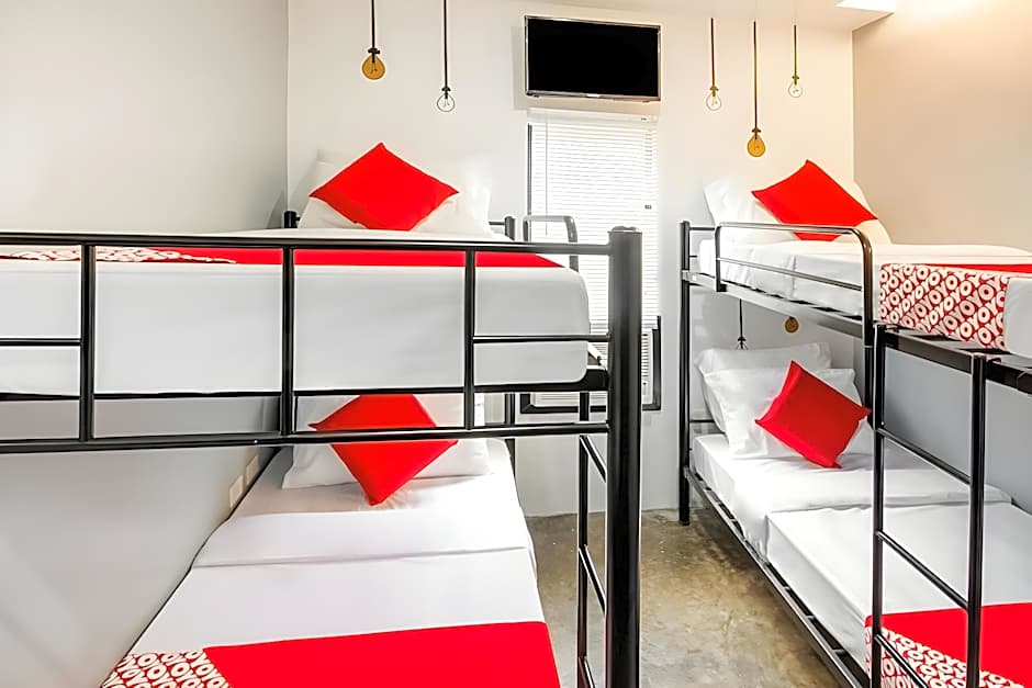 Pocket Hotel Bunks and Breakfast