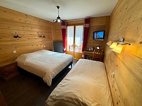 Triple Room with Mountain View