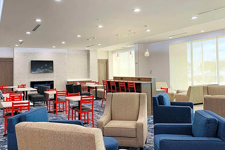 La Quinta Inn & Suites by Wyndham-Red Oak TX IH-35E