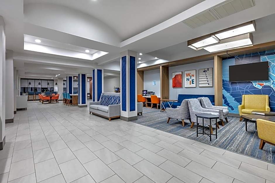 Holiday Inn Express Hotel & Suites Winnie By IHG