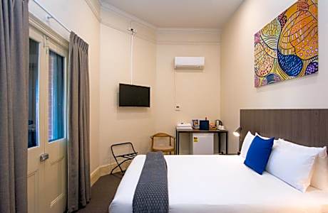 Queen Room (Shared Bathroom)