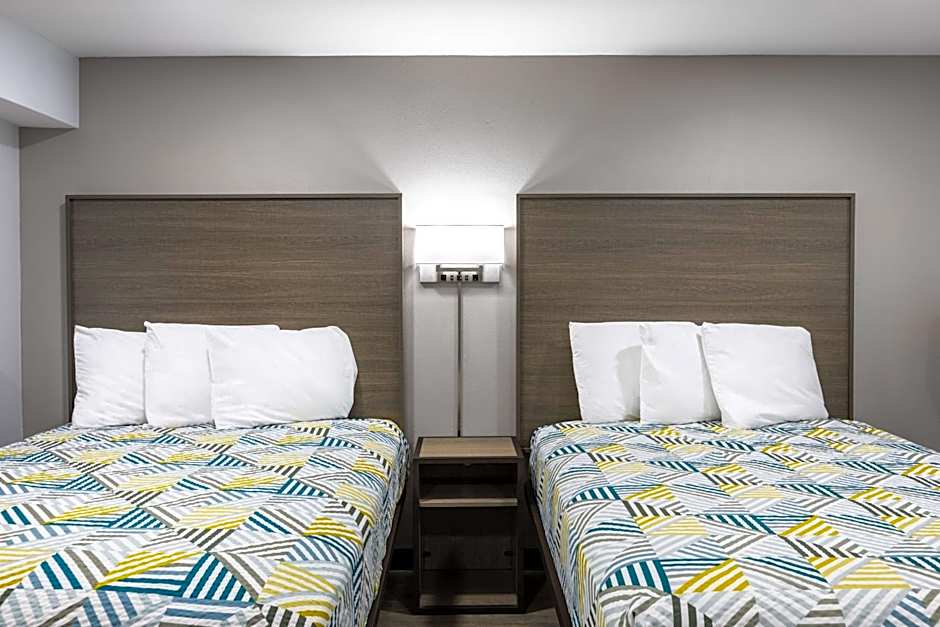 Photo 1 of 4 of Deluxe 2 Queen Beds, Nonsmoking