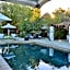 Swartberg Hotel, Cork Tree Collection
