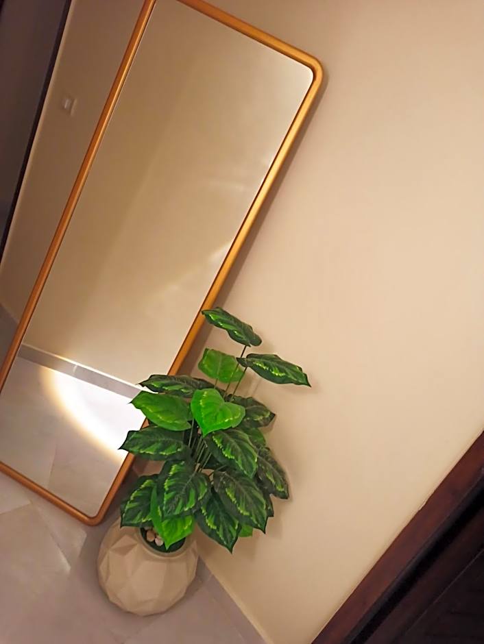 Unique Apartment by the sea, between Hilton and four seasons in the heart of Alexandria, no view