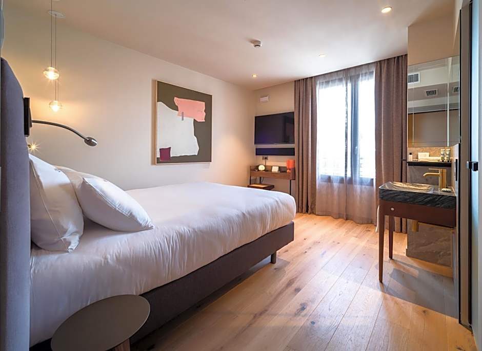 Hébé Hotel