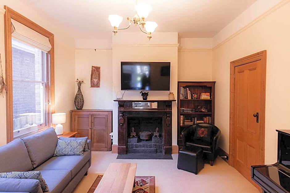 Serenity and style in Sandy Bay