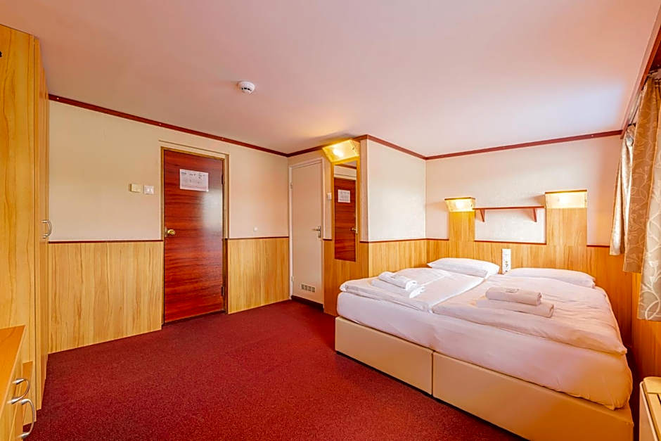Fortuna Boat Hotel