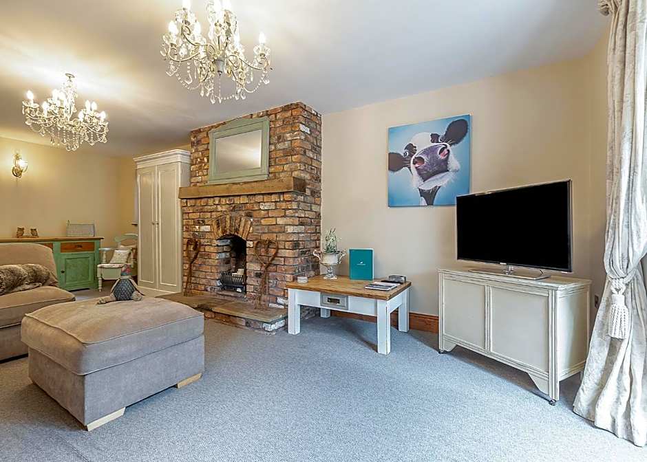 Charlesworth Lodges
