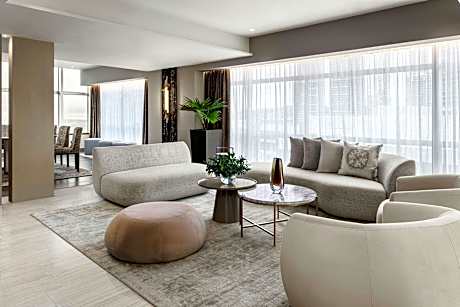 Master, Suite, 1 King