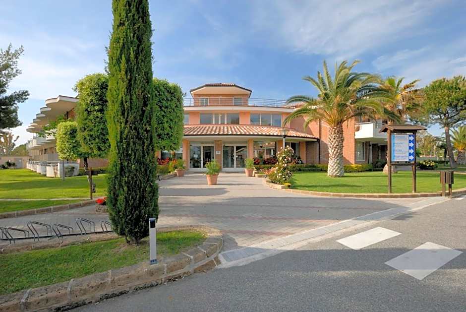 Villaggio Turistico La Cecinella