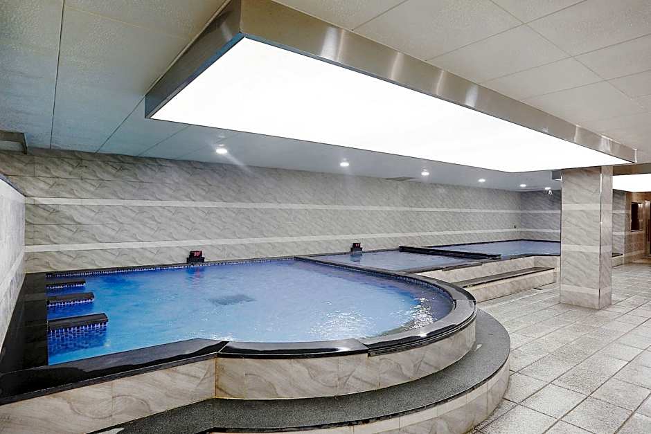 Crown Hotel Changwon