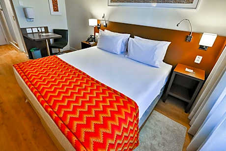 1 Queen Bed, Suite, Nonsmoking, Accessible, Upgrade