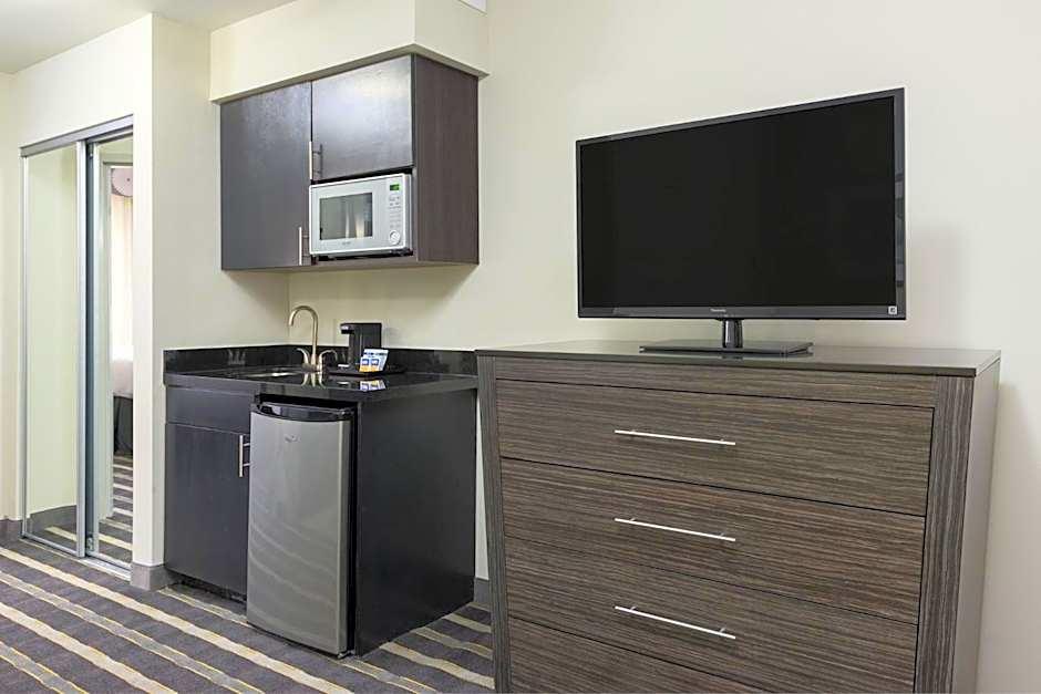 Holiday Inn Express & Suites Norman By IHG