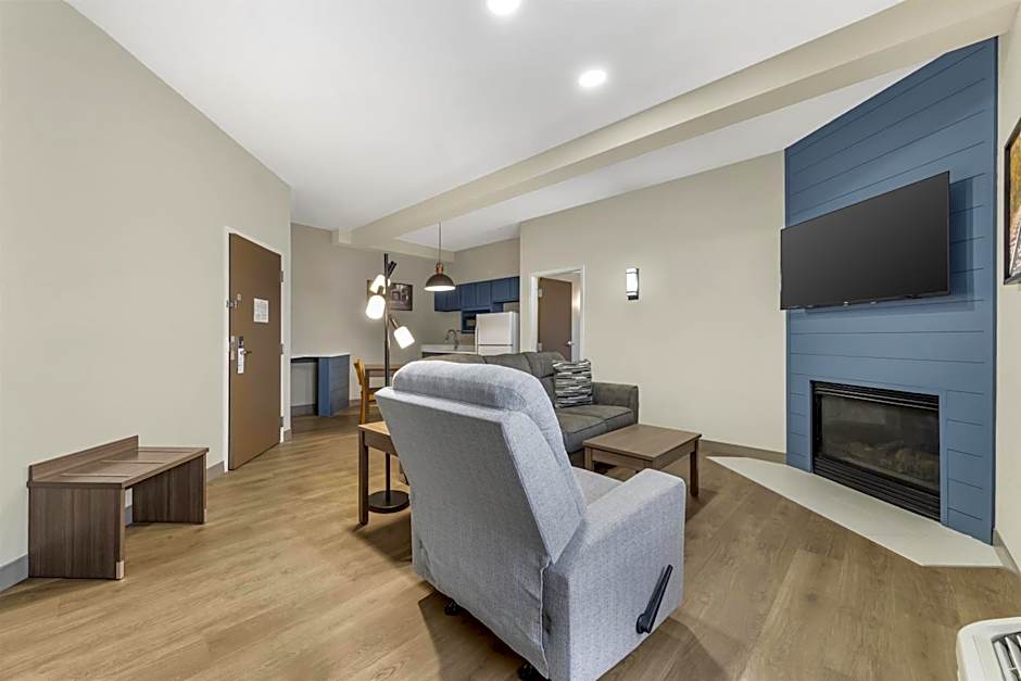 Best Western Plus Revere Inn & Suites