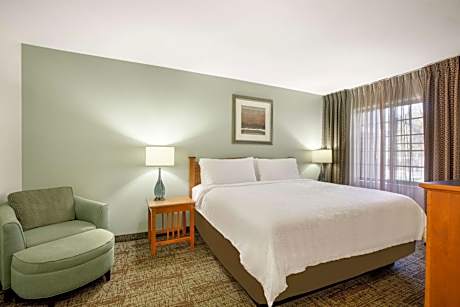 Two-Bedroom Suite with King and Queen Beds