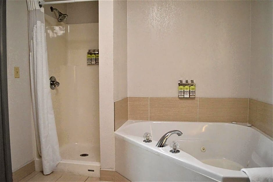 Holiday Inn Express & Suites Batesville By IHG