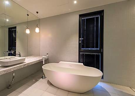 Special Offer_Superior Double Plus Room with Cube Chicken Salad & 300 ml of draft beers for 2