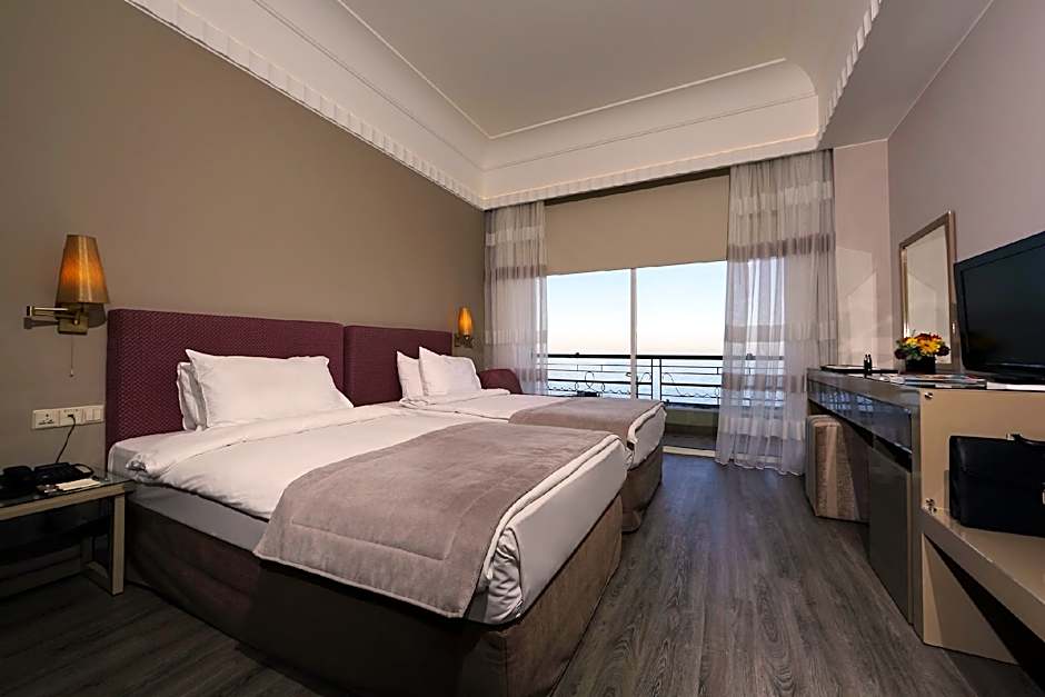 Warwick Palm Beach Hotel