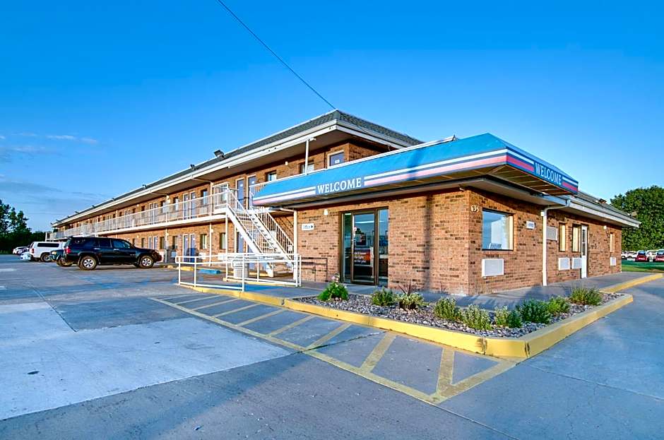 Motel 6-Salina, KS
