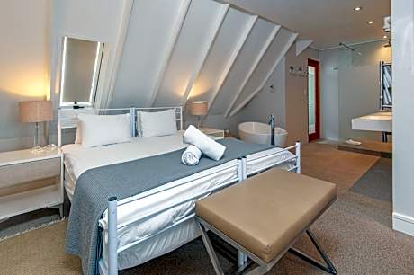 Deluxe Double or Twin Room with Sea View