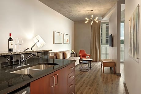 One-Bedroom Queen Suite