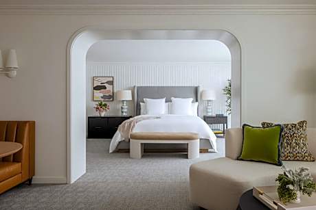 The 720 King Room with Pool View