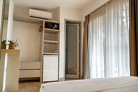 Tiny House with Private Veranda (Sea View)