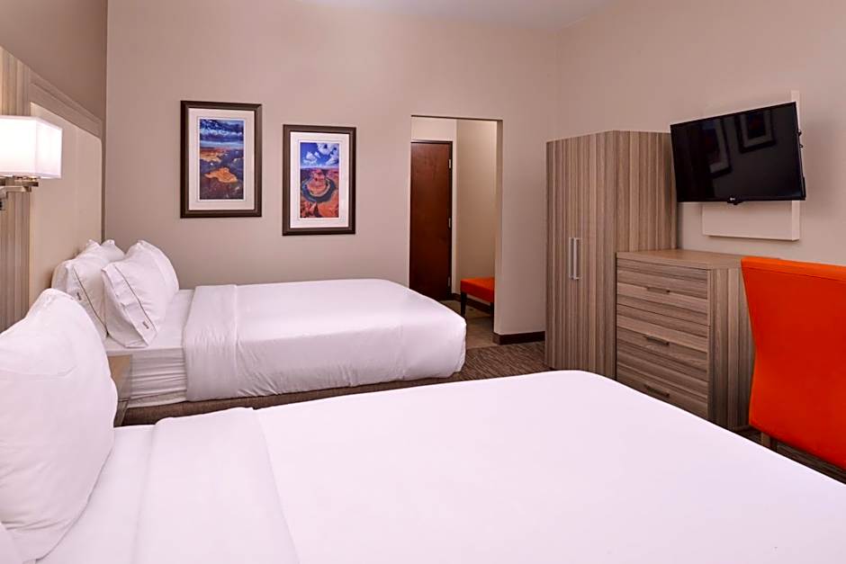 Holiday Inn Express & Suites Williams By IHG