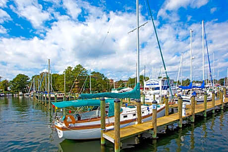Solomons Inn Resort and Marina