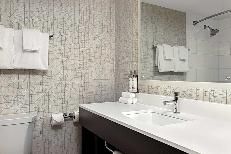 Holiday Inn Express Windsor Waterfront By IHG