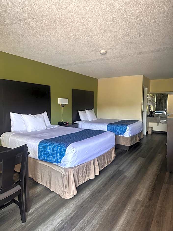 Travelodge by Wyndham Clarksville