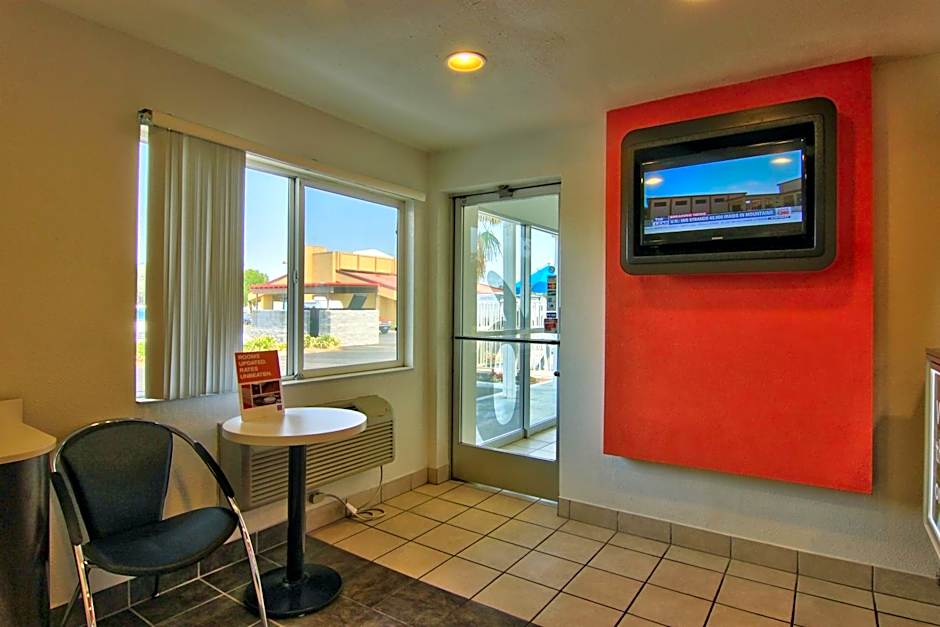Motel 6-Woodland, CA Sacramento Airport