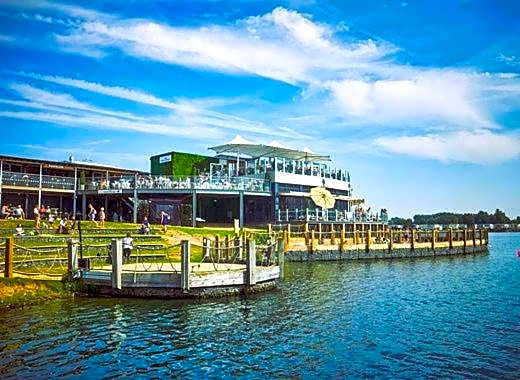 Bull Rush Retreats luxury hot tub lodge at Tattershall Lakes