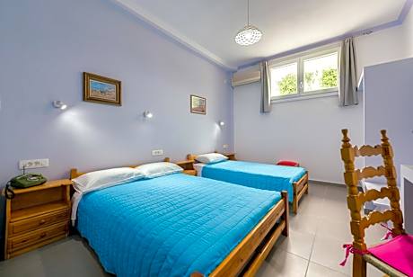 Economy Triple Room - Basement