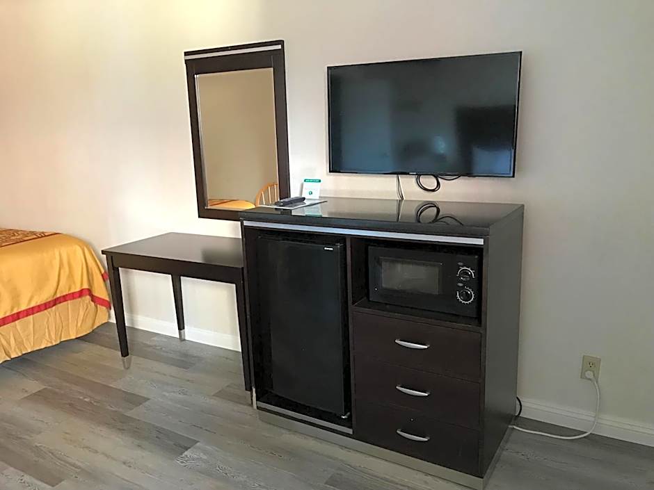 Manhattan Inn & Suites